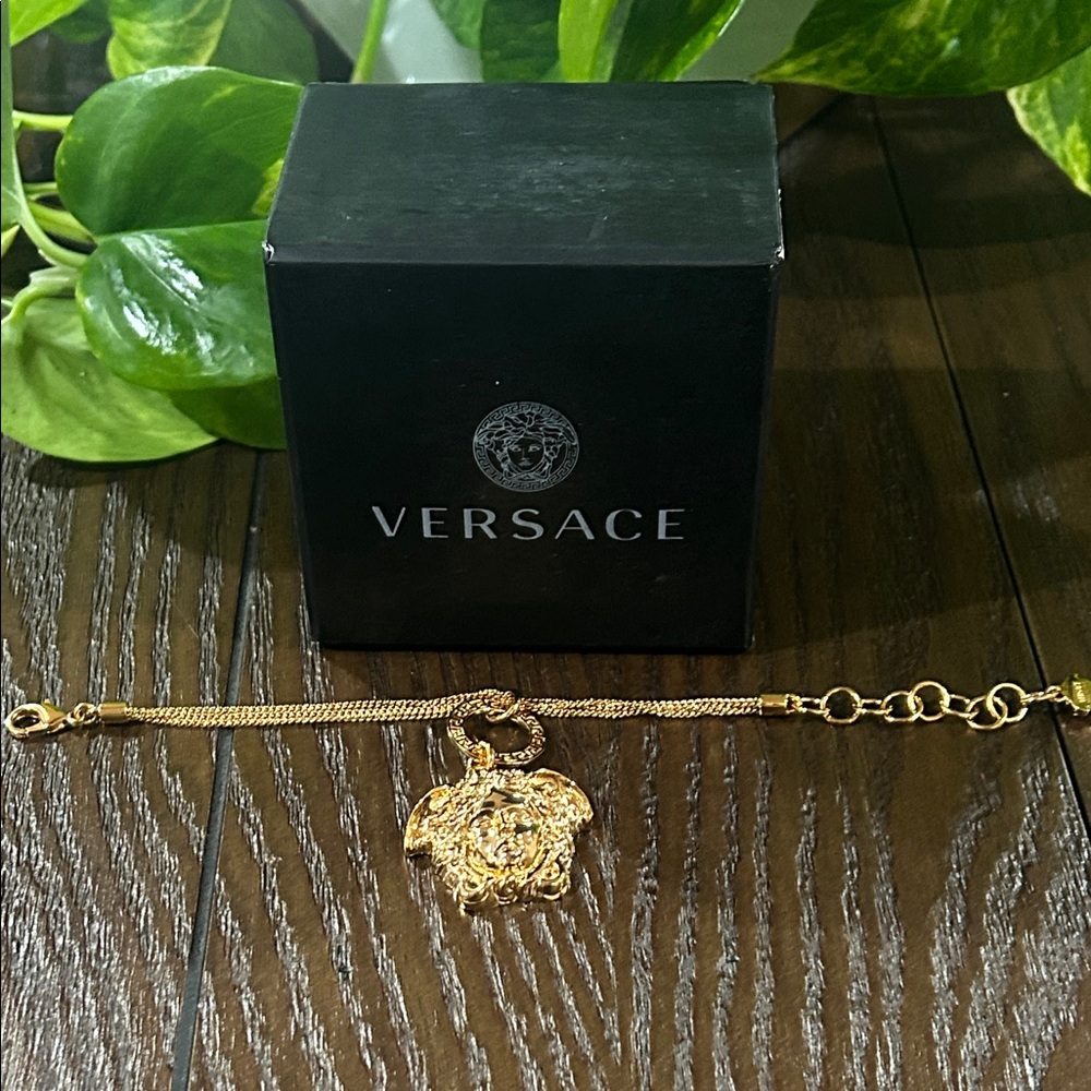 VERSACE Limited Edition La Medusa Bracelet - Picture 6 of 6